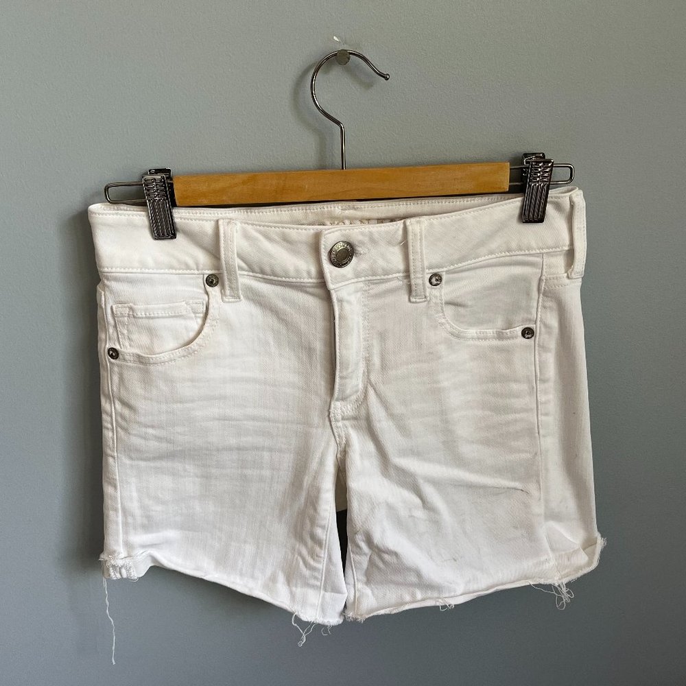 American Eagle Size 4 White Jean Shorts